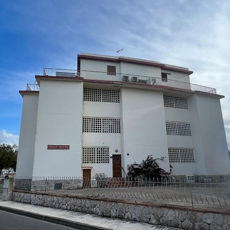 Beautiful Loft, Huge Sunny Terrace, View Over The Beach And Sea 로지즈 외부 사진