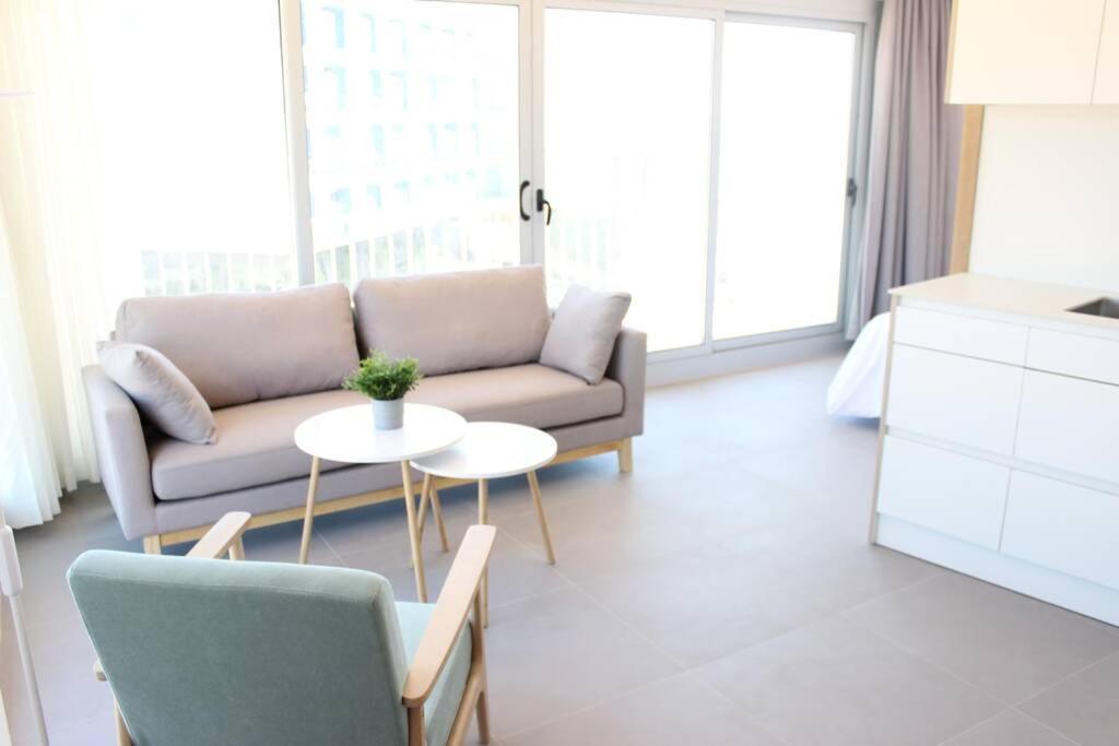 Beautiful Loft, Huge Sunny Terrace, View Over The Beach And Sea 로지즈 외부 사진