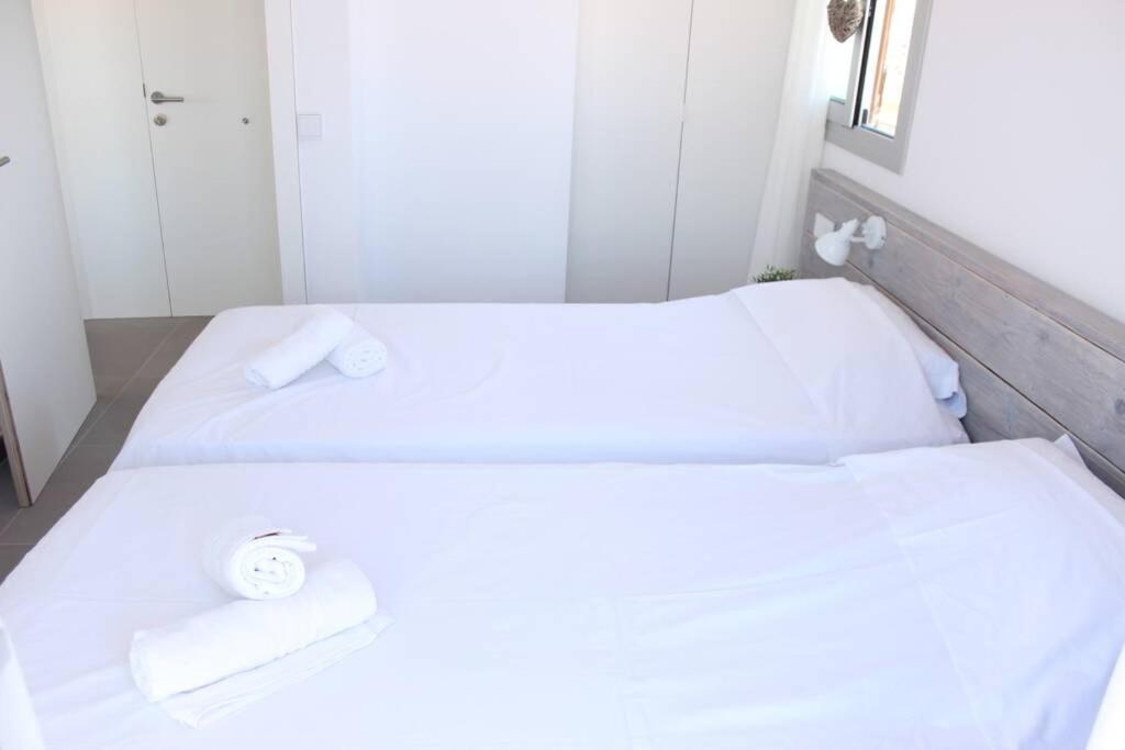 Beautiful Loft, Huge Sunny Terrace, View Over The Beach And Sea 로지즈 외부 사진