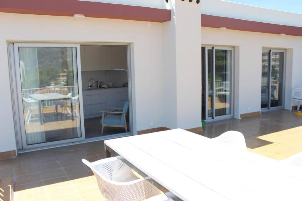Beautiful Loft, Huge Sunny Terrace, View Over The Beach And Sea 로지즈 외부 사진