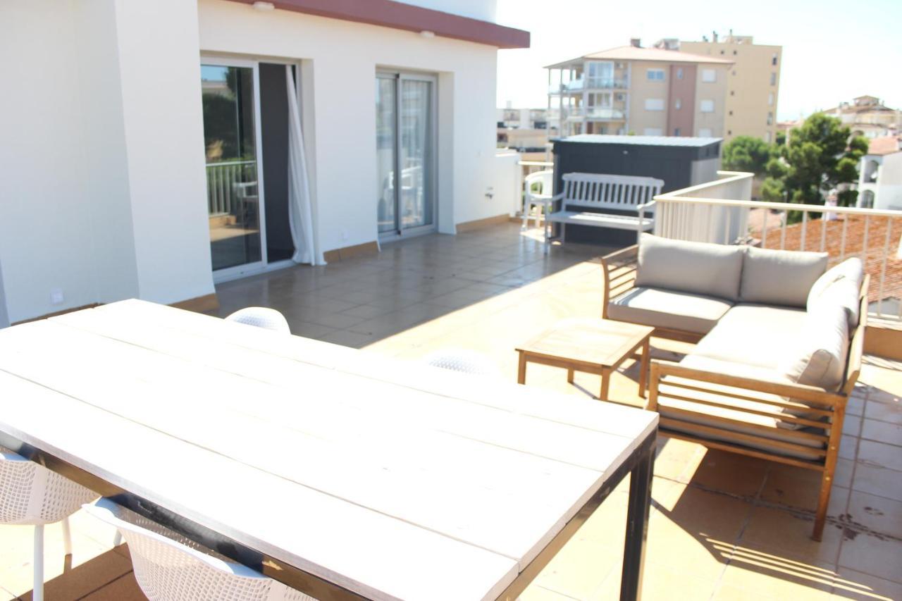 Beautiful Loft, Huge Sunny Terrace, View Over The Beach And Sea 로지즈 외부 사진