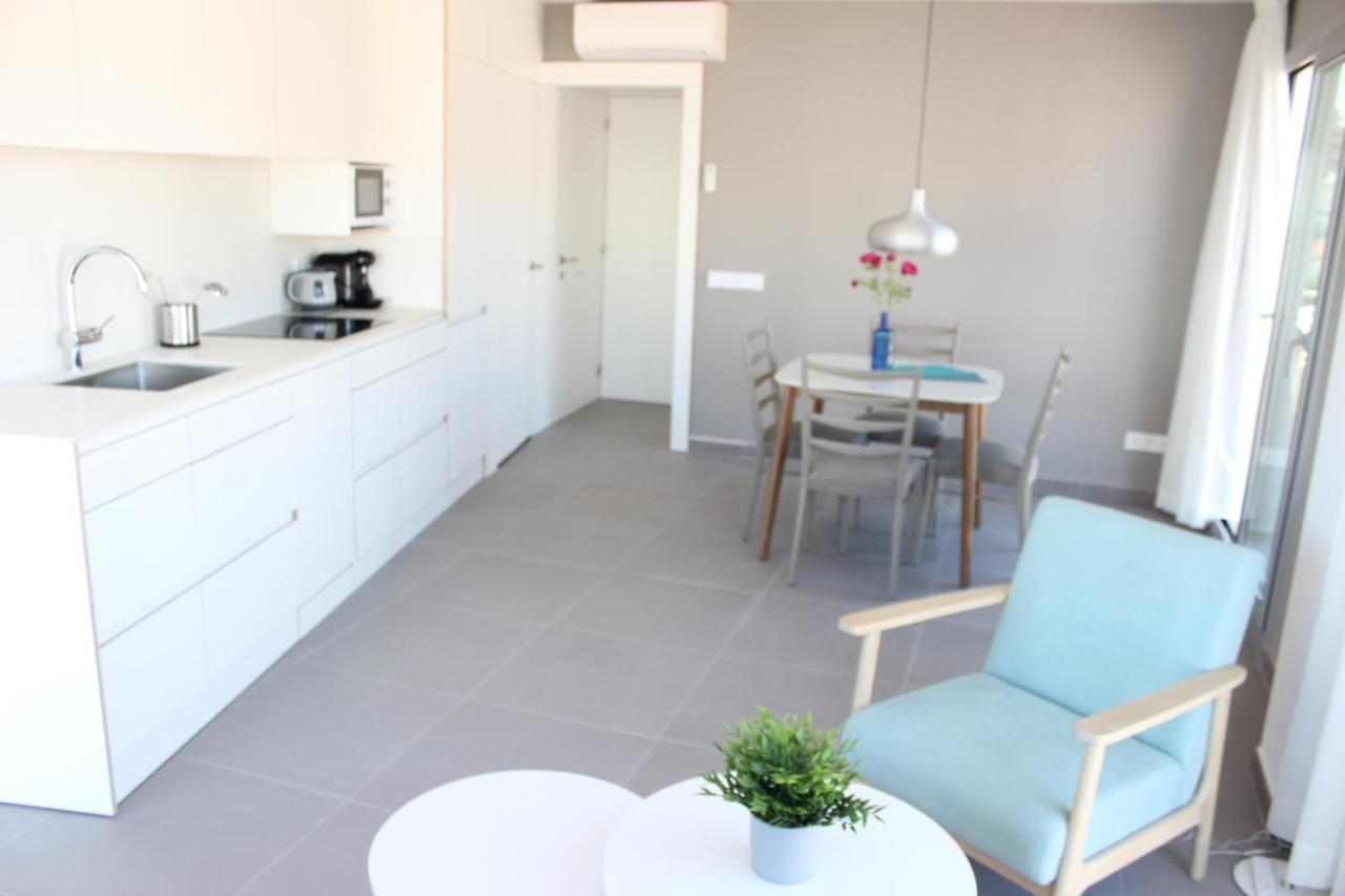 Beautiful Loft, Huge Sunny Terrace, View Over The Beach And Sea 로지즈 외부 사진