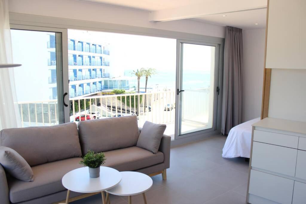 Beautiful Loft, Huge Sunny Terrace, View Over The Beach And Sea 로지즈 외부 사진