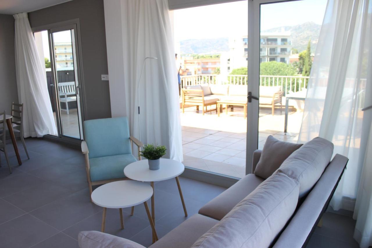 Beautiful Loft, Huge Sunny Terrace, View Over The Beach And Sea 로지즈 외부 사진