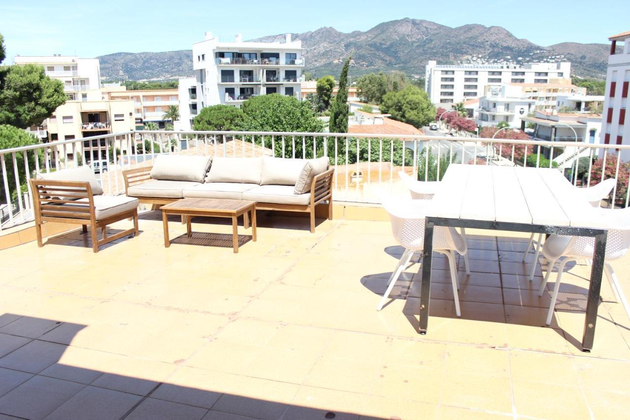 Beautiful Loft, Huge Sunny Terrace, View Over The Beach And Sea 로지즈 외부 사진