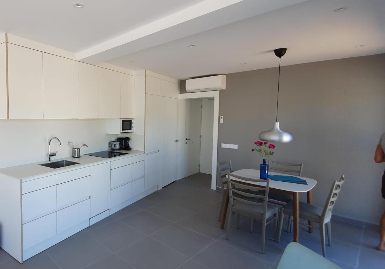 Beautiful Loft, Huge Sunny Terrace, View Over The Beach And Sea 로지즈 외부 사진