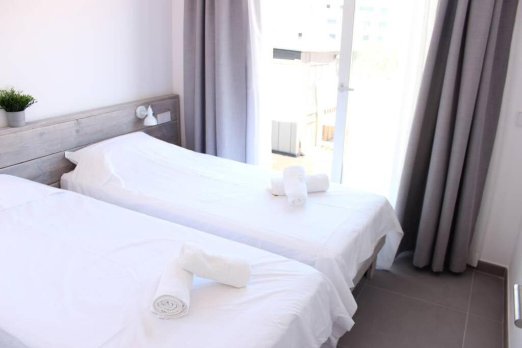 Beautiful Loft, Huge Sunny Terrace, View Over The Beach And Sea 로지즈 외부 사진