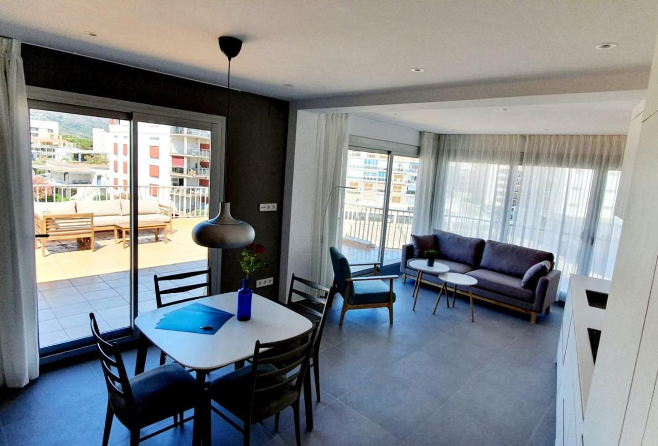 Beautiful Loft, Huge Sunny Terrace, View Over The Beach And Sea 로지즈 외부 사진