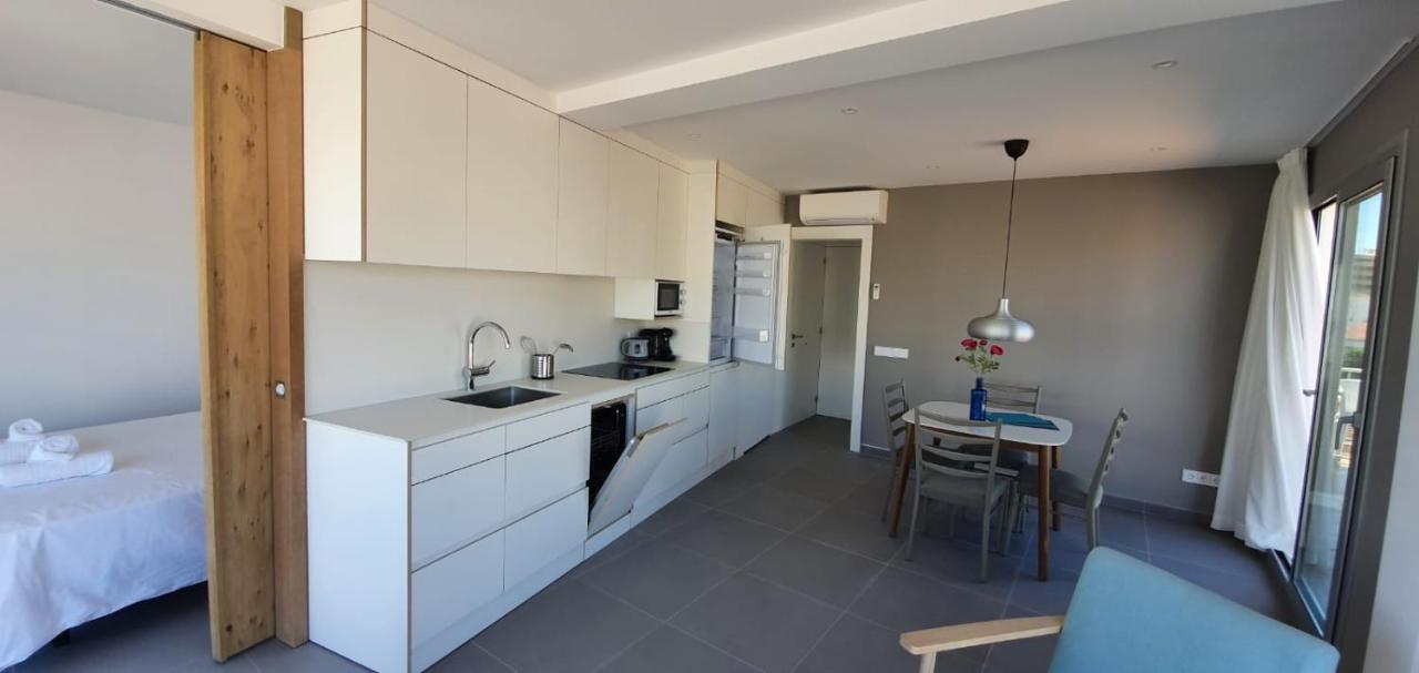 Beautiful Loft, Huge Sunny Terrace, View Over The Beach And Sea 로지즈 외부 사진