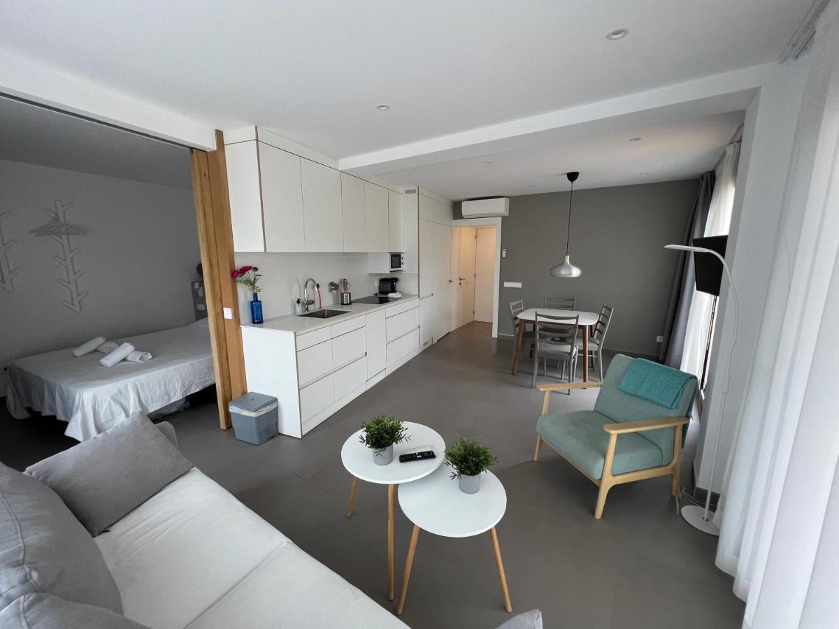 Beautiful Loft, Huge Sunny Terrace, View Over The Beach And Sea 로지즈 외부 사진