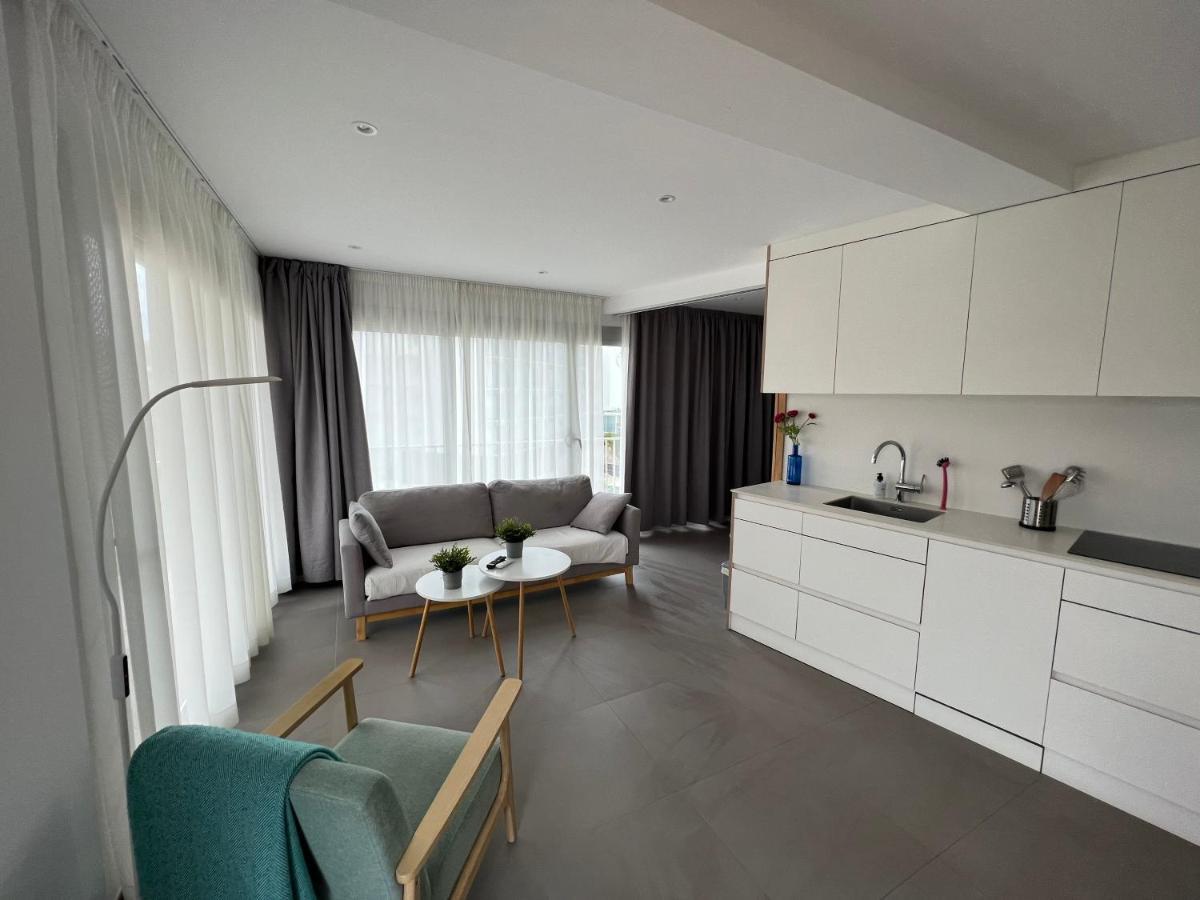 Beautiful Loft, Huge Sunny Terrace, View Over The Beach And Sea 로지즈 외부 사진